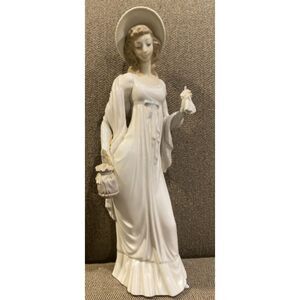 Lladro Dainty Lady #4934 - damaged hands